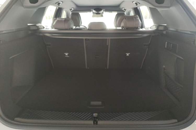 Used BMW X3 2025 xDrive25L Luxury Package Trunk