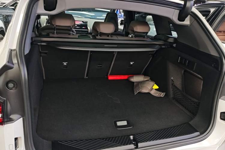 Used BMW X3 2025 xDrive30L Leading Model M Sport Package Trunk