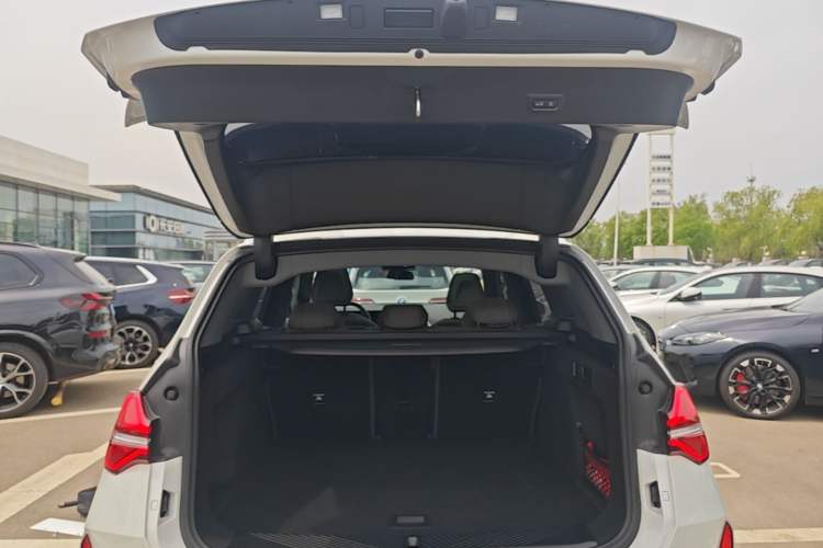Used BMW X3 2025 xDrive25L Luxury Package Trunk