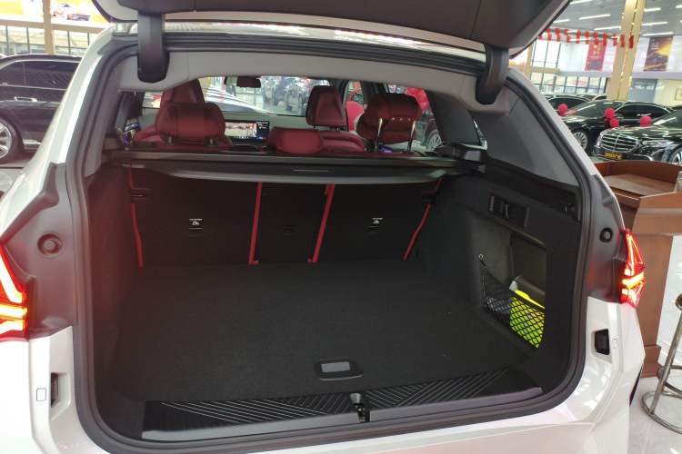 Used BMW X3 2025 xDrive25L Luxury Package Trunk