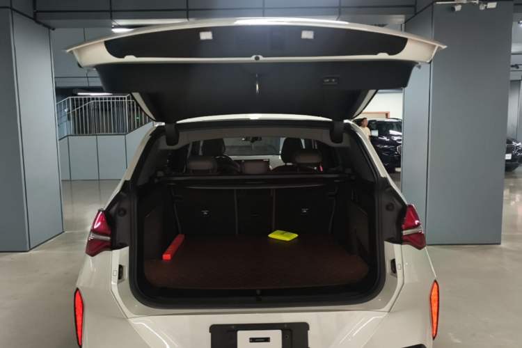 Used BMW X3 2025 xDrive30L Leading Model M Sport Package Trunk