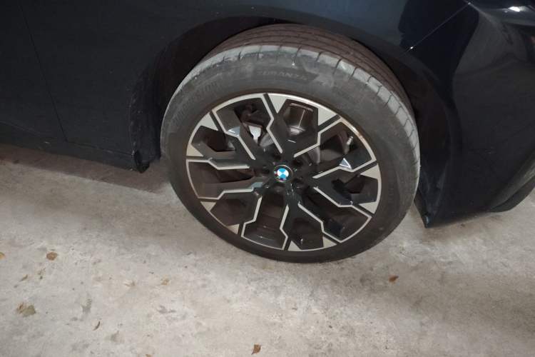 Used BMW X3 2026 Model xDrive30L Leading M Sport Midnight Package Right Front Wheel Hub