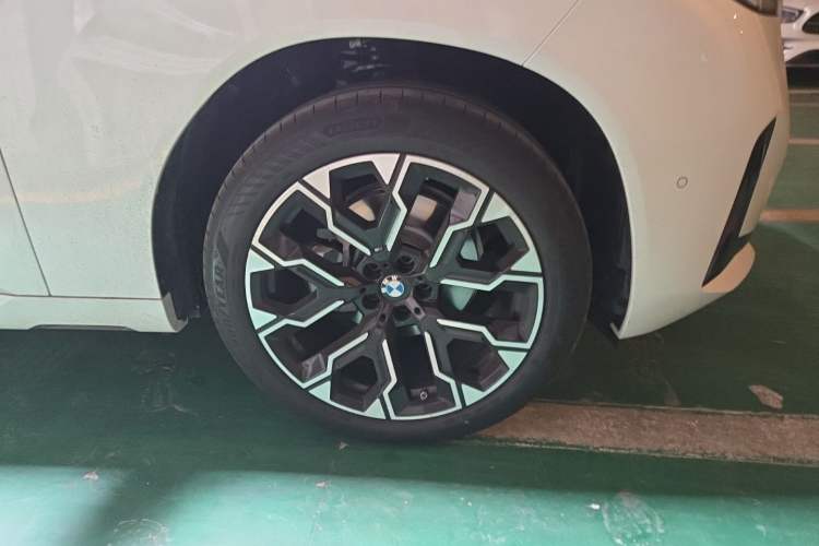 Used BMW X3 2026 Model xDrive30L Leading M Sport Midnight Package Right Front Wheel Hub