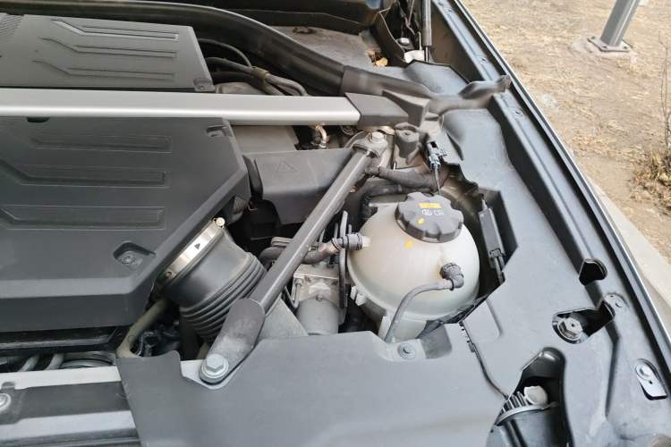 Used BMW X3 M 2019 X3 M Engine Bay Left