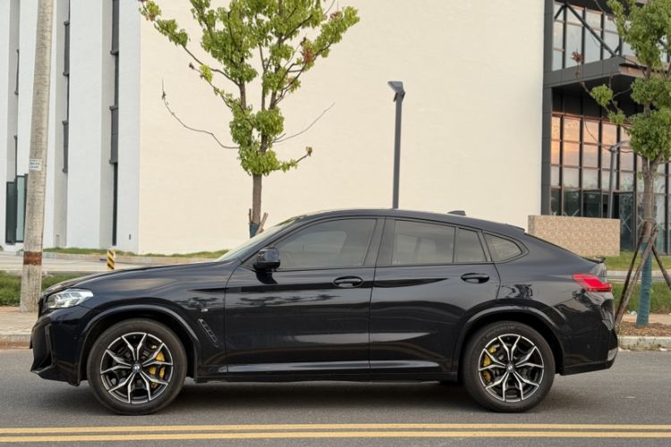 Used BMW X4 2022 xDrive 25i M Sport Package Exterior 1