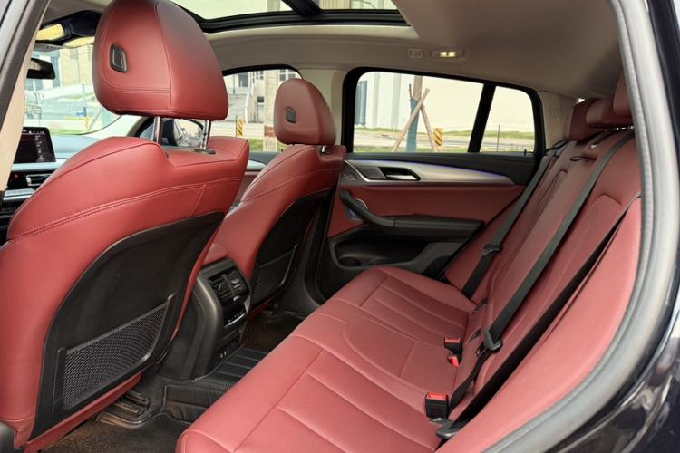 Used BMW X4 2022 xDrive 25i M Sport Package Interior 2