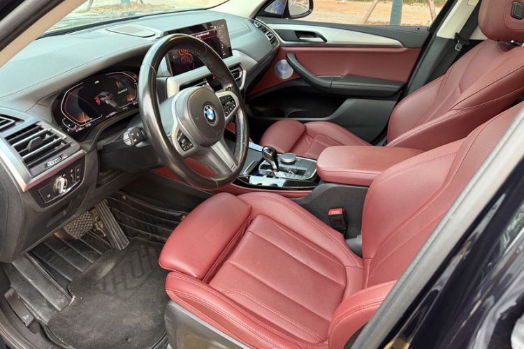 Used BMW X4 2022 xDrive 25i M Sport Package Interior 3