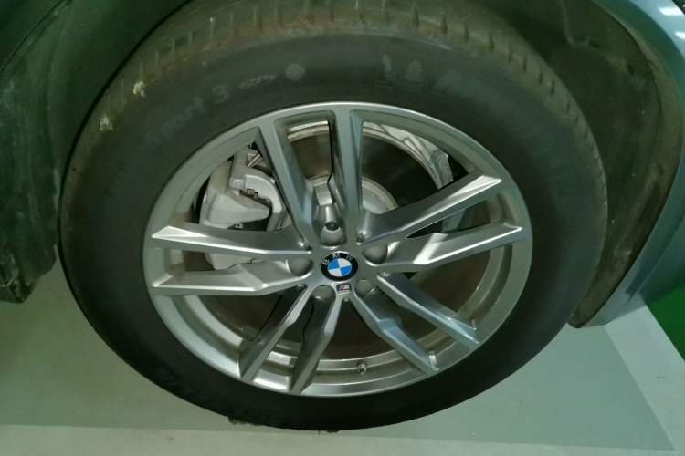 Used BMW X4 2020 xDrive25i M Sport Package Right Front Wheel Hub