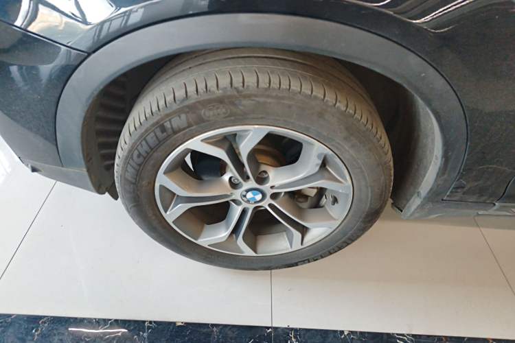 Used BMW X4 2014 xDrive20i X Design Package Left Front Wheel Hub