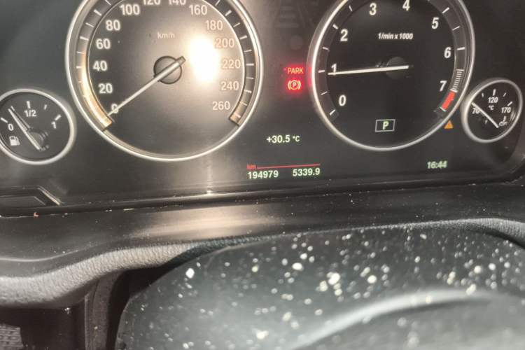 Used BMW X4 2014 xDrive28i Leading Model Odometer Close Up