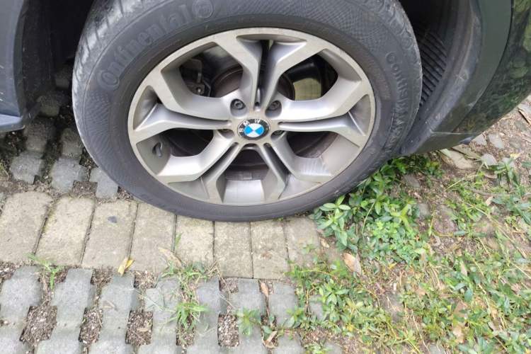 Used BMW X4 2014 xDrive20i X Design Package Right Front Wheel Hub