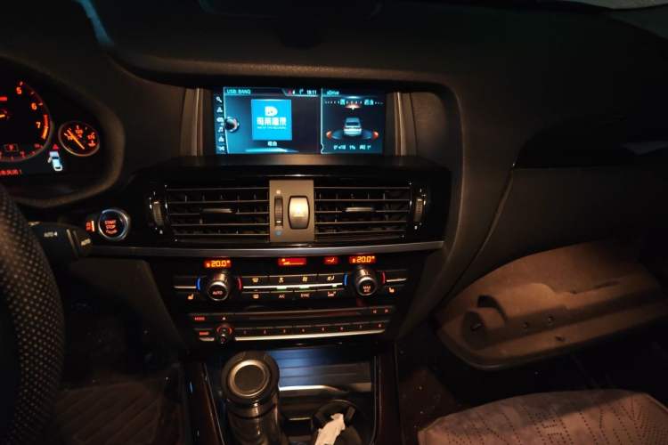 Used BMW X4 2014 xDrive20i X Design Package Audio And AC Panel