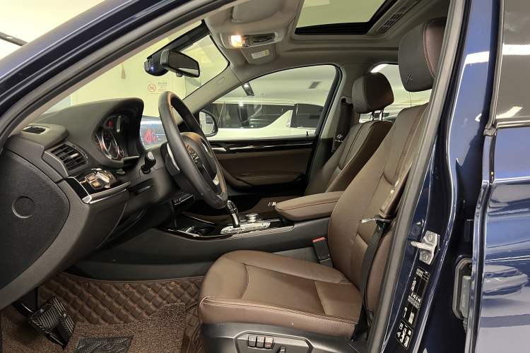 Used BMW X4 2014 xDrive20i X Design Package Interior 10