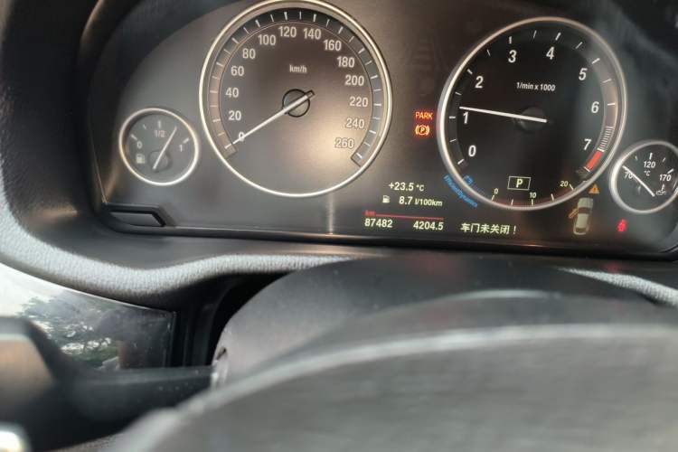 Used BMW X4 2014 xDrive28i Leading Model Odometer Close Up