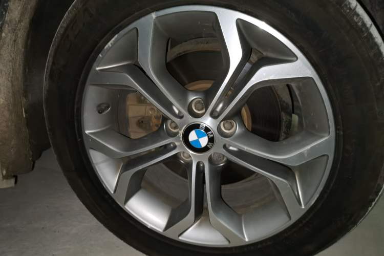 Used BMW X4 2014 xDrive20i X Design Package Right Front Wheel Hub