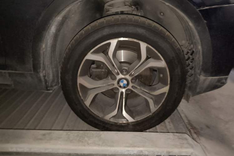 Used BMW X4 2014 xDrive20i X Design Package Right Front Wheel Hub