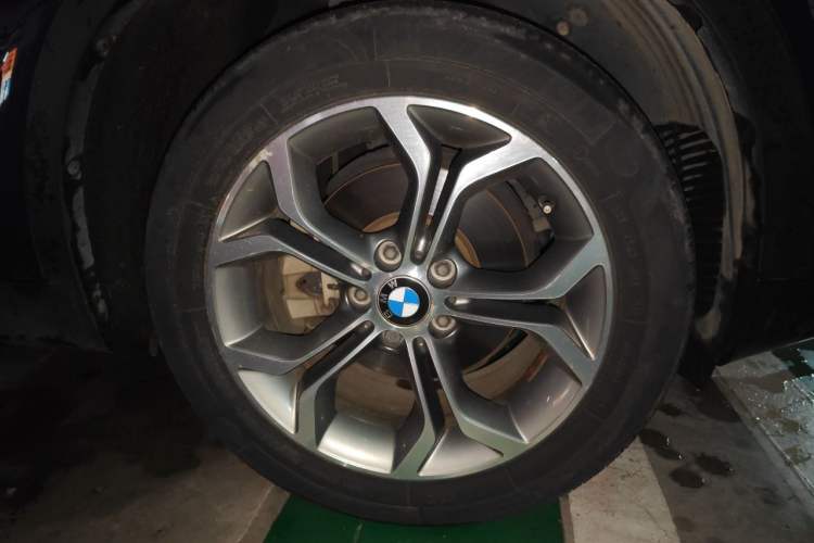 Used BMW X4 2014 xDrive20i X Design Package Right Front Wheel Hub