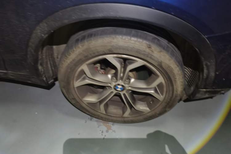 Used BMW X4 2014 xDrive20i X Design Package Right Front Wheel Hub