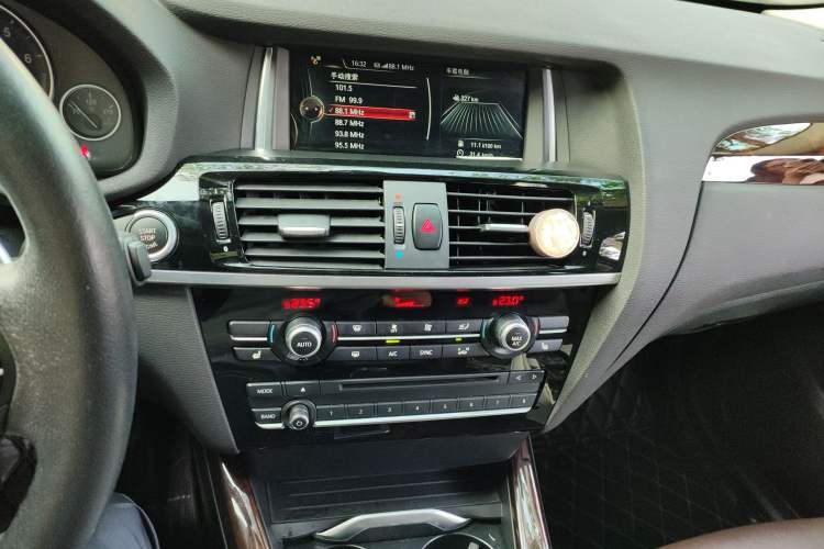 Used BMW X4 2014 xDrive20i X Design Package Audio And AC Panel