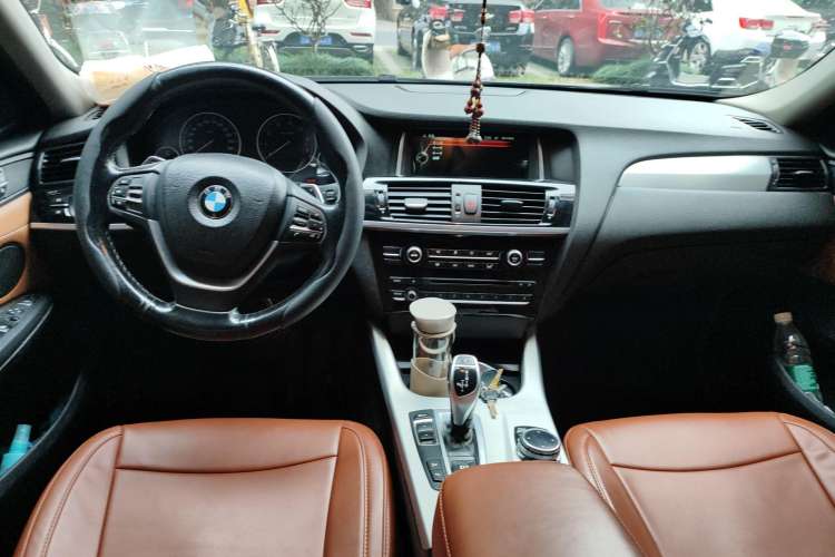 Used BMW X4 2014 xDrive28i Leading Model Center Console