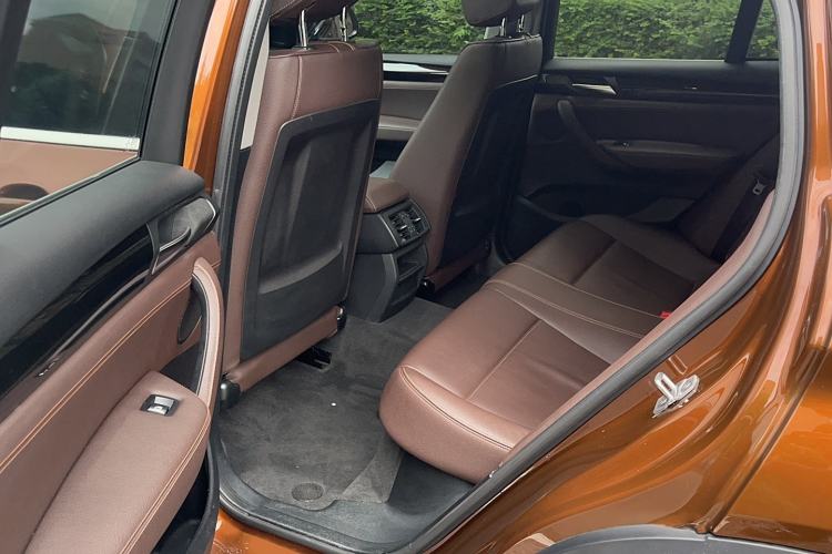 Used BMW X4 2014 xDrive20i X Design Package Interior 4