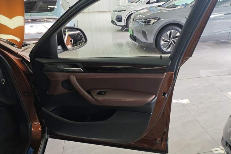 Used BMW X4 2014 xDrive20i X Design Package Interior 5