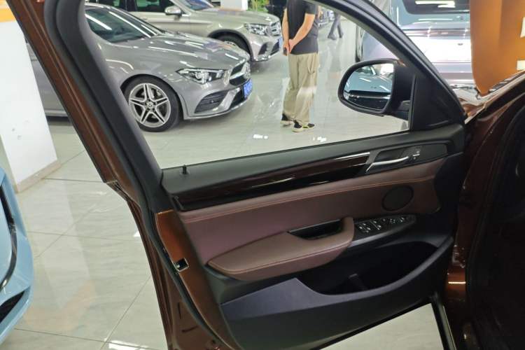 Used BMW X4 2014 xDrive20i X Design Package Interior 7