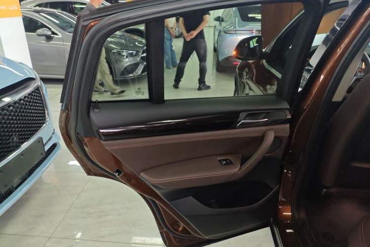 Used BMW X4 2014 xDrive20i X Design Package Interior 8