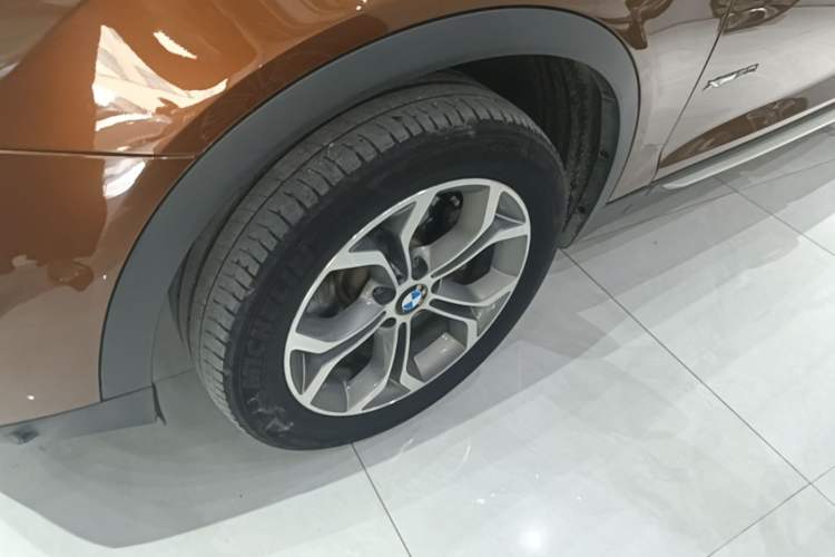 Used BMW X4 2014 xDrive20i X Design Package Left Front Wheel Hub