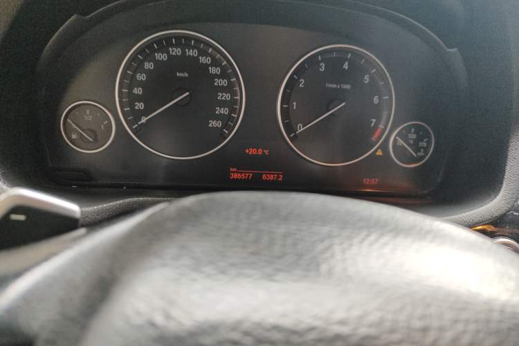 Used BMW X4 2014 xDrive28i Leading Model Odometer Close Up