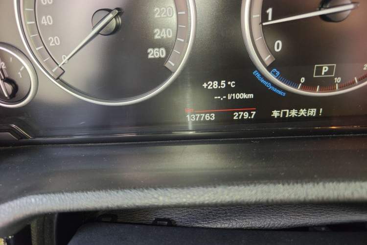 Used BMW X4 2014 xDrive28i Leading Model Odometer Close Up