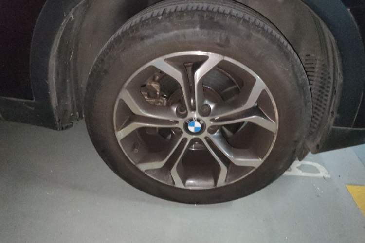 Used BMW X4 2014 xDrive20i X Design Package Right Front Wheel Hub