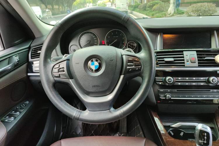 Used BMW X4 2014 xDrive20i X Design Package Steering Wheel