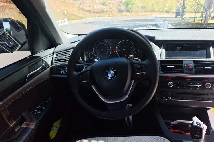 Used BMW X4 2014 xDrive20i X Design Package Steering Wheel