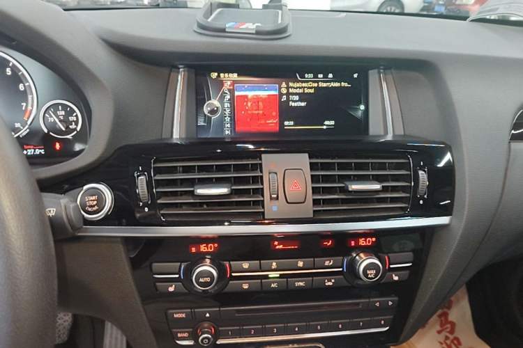 Used BMW X4 2014 xDrive20i X Design Package Audio And AC Panel
