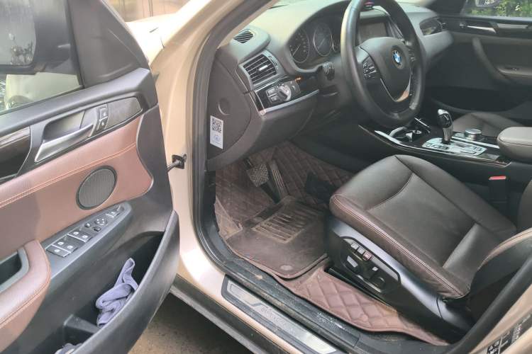 Used BMW X4 2014 xDrive20i X Design Package Interior 3