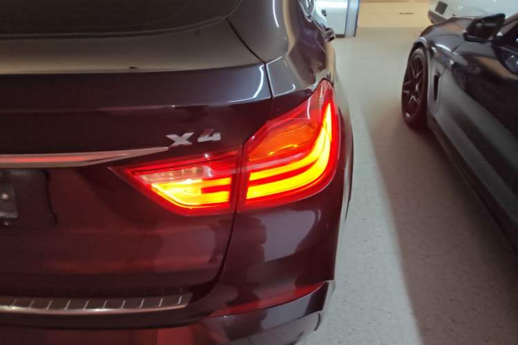 Used BMW X4 2014 xDrive35i M Sport model Exterior 3
