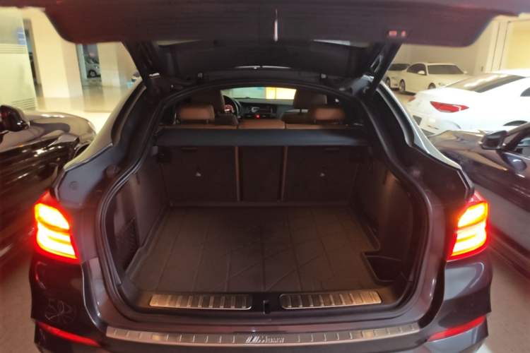 Used BMW X4 2014 xDrive35i M Sport model Trunk