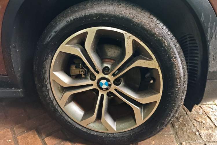 Used BMW X4 2014 xDrive20i X Design Package Right Front Wheel Hub