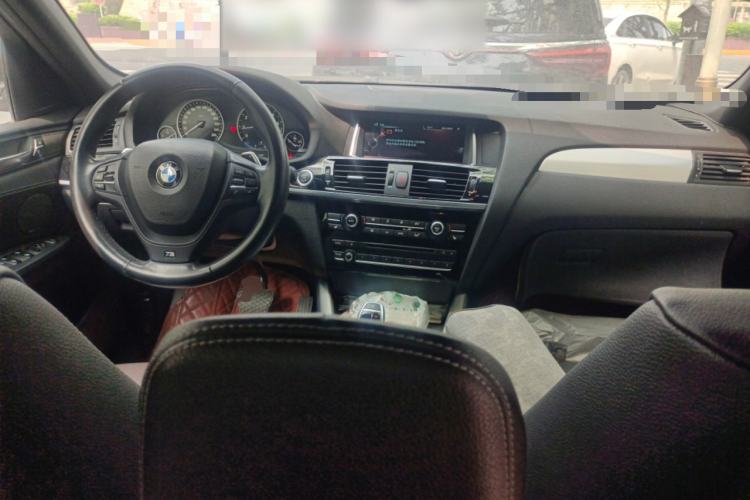 Used BMW X4 2014 xDrive35i M Sport model Center Console