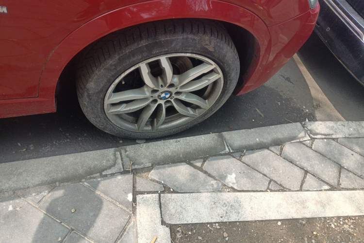 Used BMW X4 2014 xDrive35i M Sport model Right Front Wheel Hub