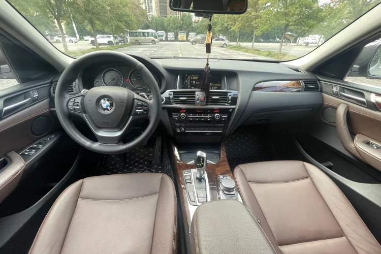 Used BMW X4 2014 xDrive20i X Design Package Interior 3