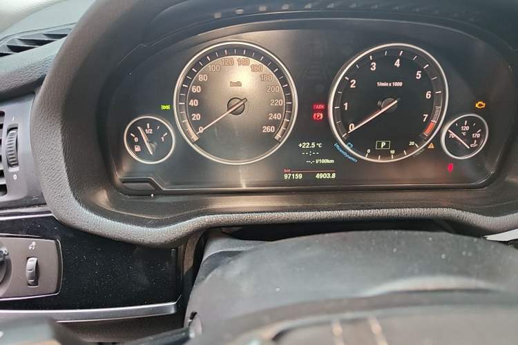 Used BMW X4 2014 xDrive20i X Design Package Odometer Close Up