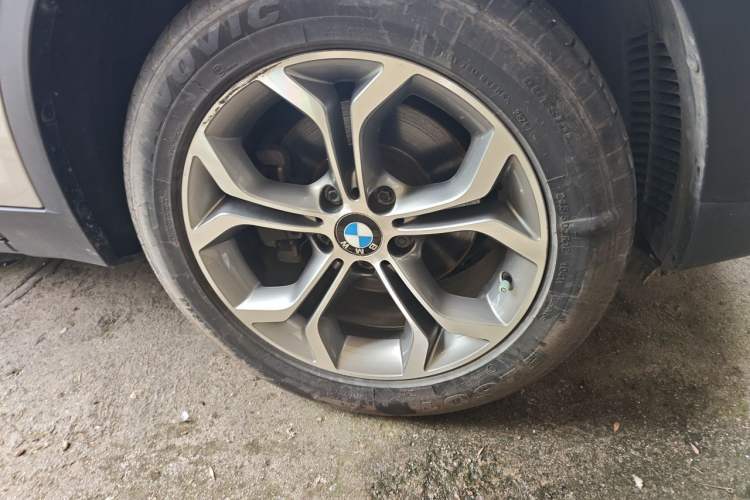 Used BMW X4 2014 xDrive20i X Design Package Right Front Wheel Hub