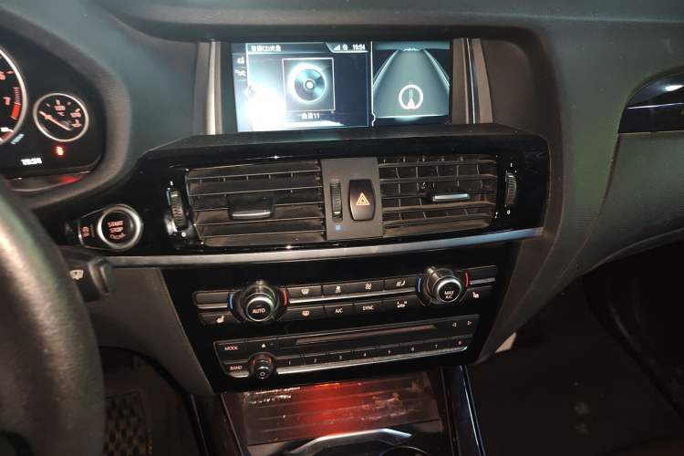 Used BMW X4 2014 xDrive20i X Design Package Audio And AC Panel