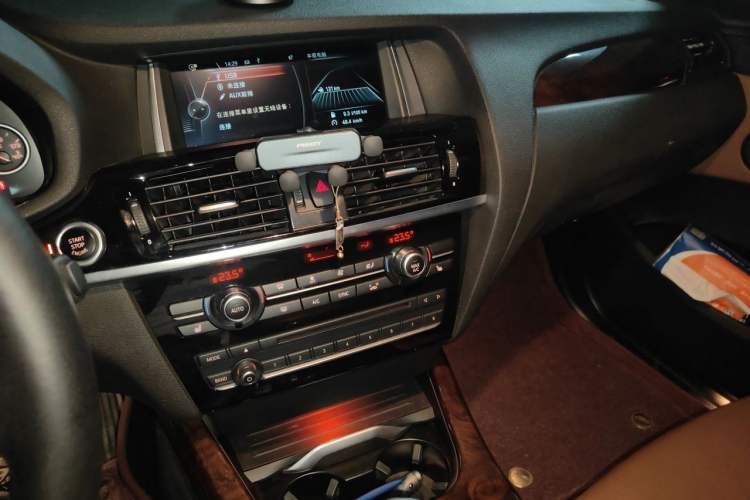 Used BMW X4 2014 xDrive20i X Design Package Audio And AC Panel