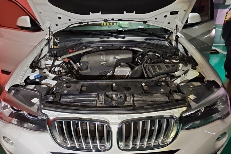 Used BMW X4 2014 xDrive20i X Design Package Engine Bay
