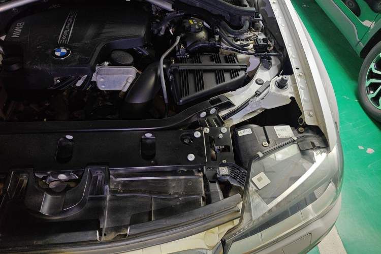 Used BMW X4 2014 xDrive20i X Design Package Engine Bay Left