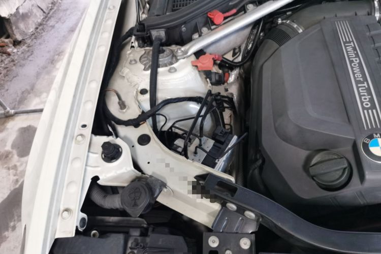 Used BMW X4 2014 xDrive35i M Sport model Engine Bay Right