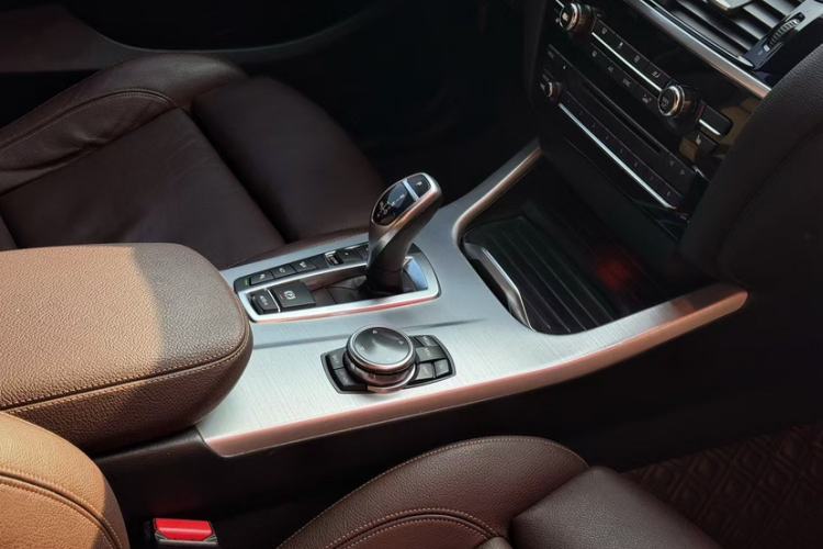 Used BMW X4 2014 xDrive35i M Sport model Interior 2